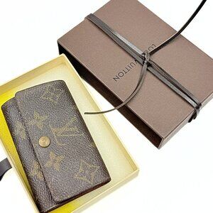 Louis Vuitton Designer Signed 6-key Holder In Monogram Canvas
